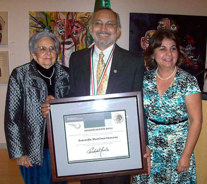 Martinez-Inzunza received the Ohlti award in recognition of his service to the Mexican community.